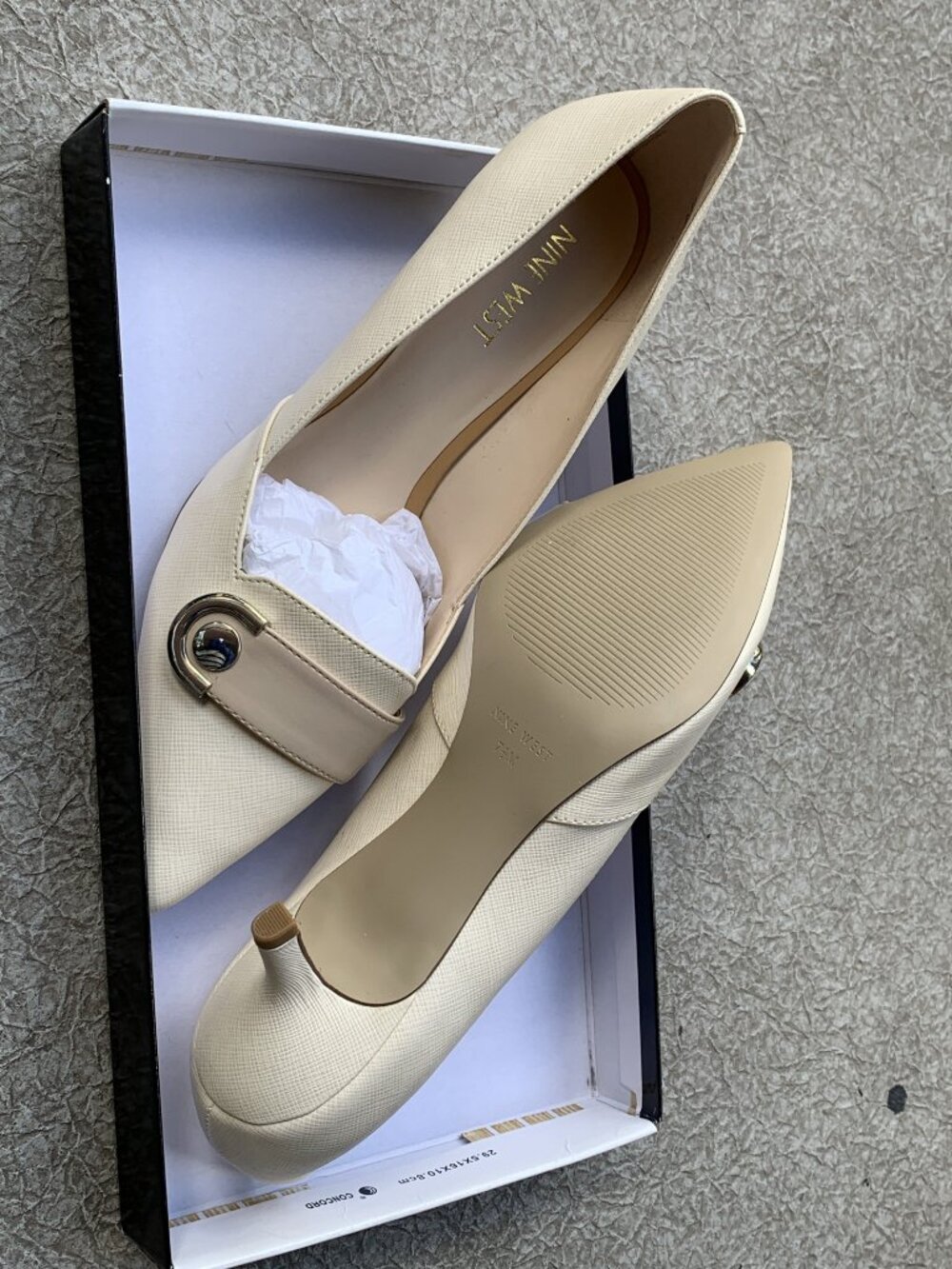 heels - Picture 2 of 3